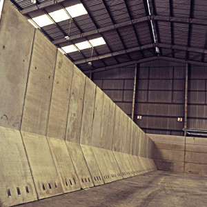 Movable compound wall